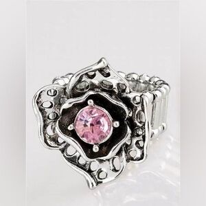 ❣️Silver and pink rhinestone flower ring❣️*